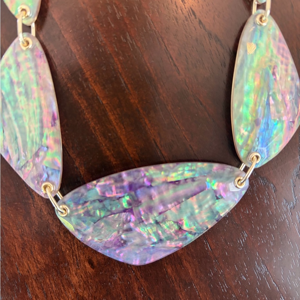 Kendra Scott McKenna Statement Necklace in Lilac Abalone - Picture 2 of 3